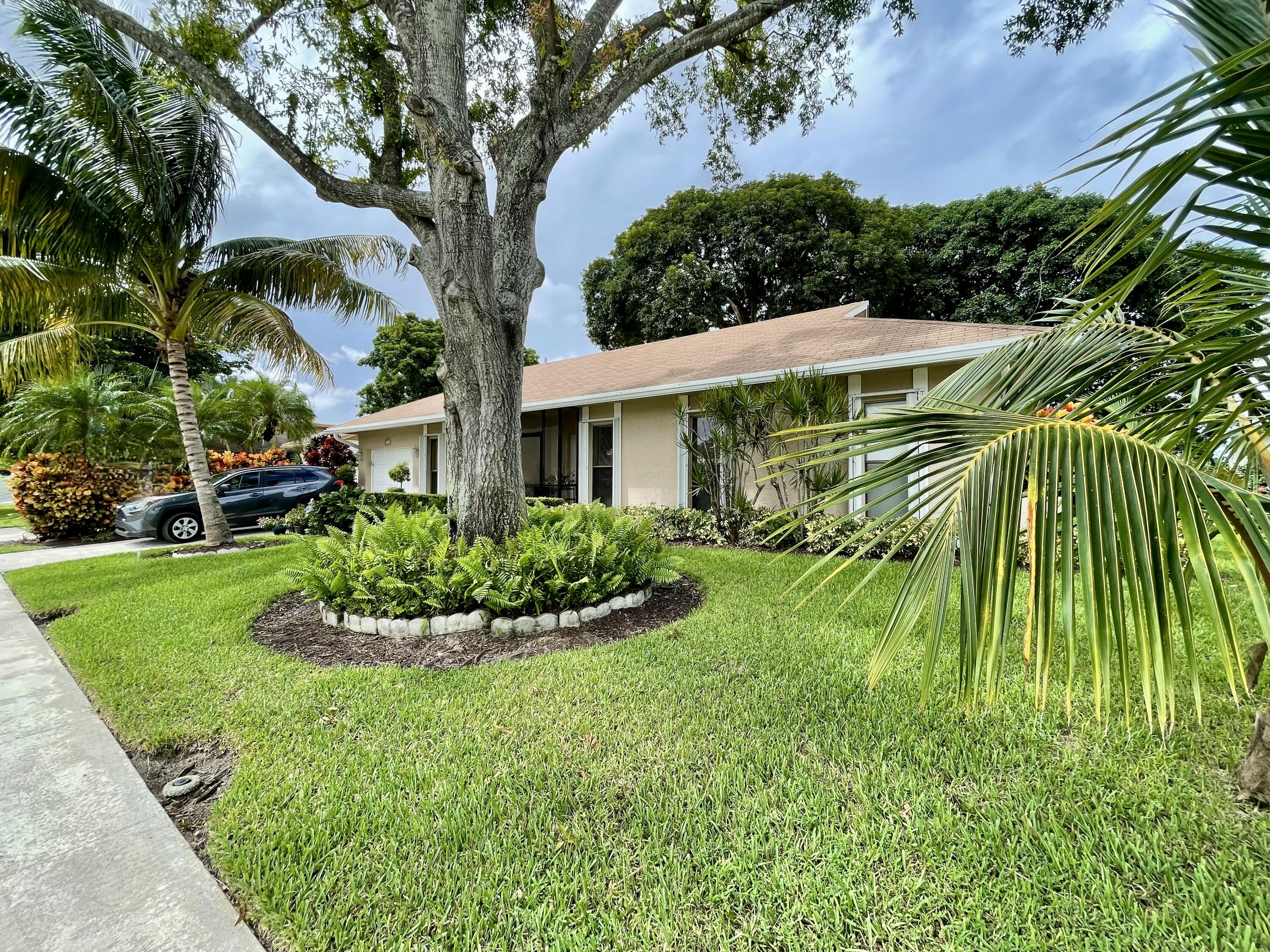 6347 Timberlakes Way Delray Beach, FL 33484 - Photo 3 of 49 LAKEFRONT HOME