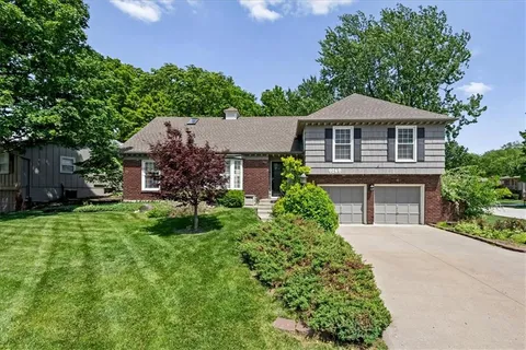 $340,000 | 9249 Switzer Street, Overland Park, KS 66212