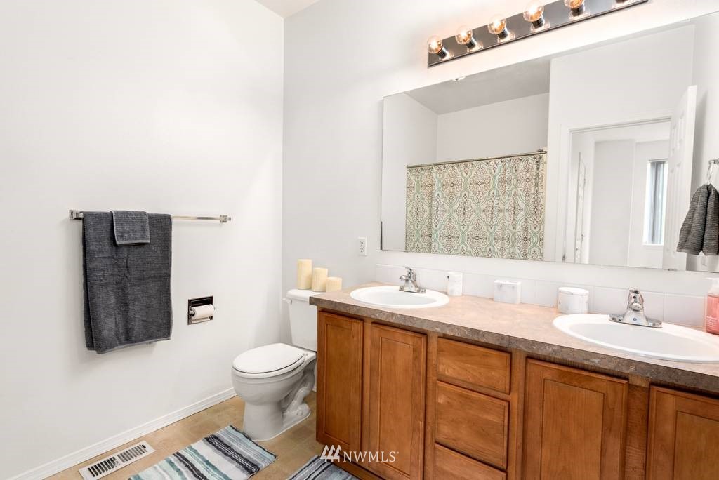 3003 Southeast 11th Place, Unit 1085 Renton, WA 98058 - Photo 11 of 18 Gallery Image 11