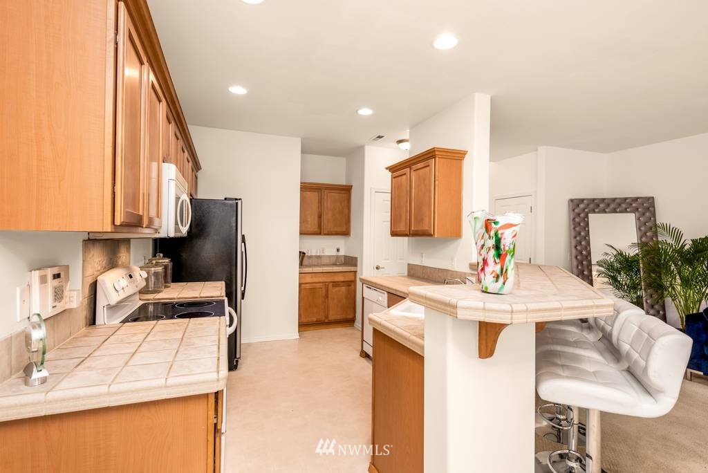 3003 Southeast 11th Place, Unit 1085 Renton, WA 98058 - Photo 6 of 18 Gallery Image 6