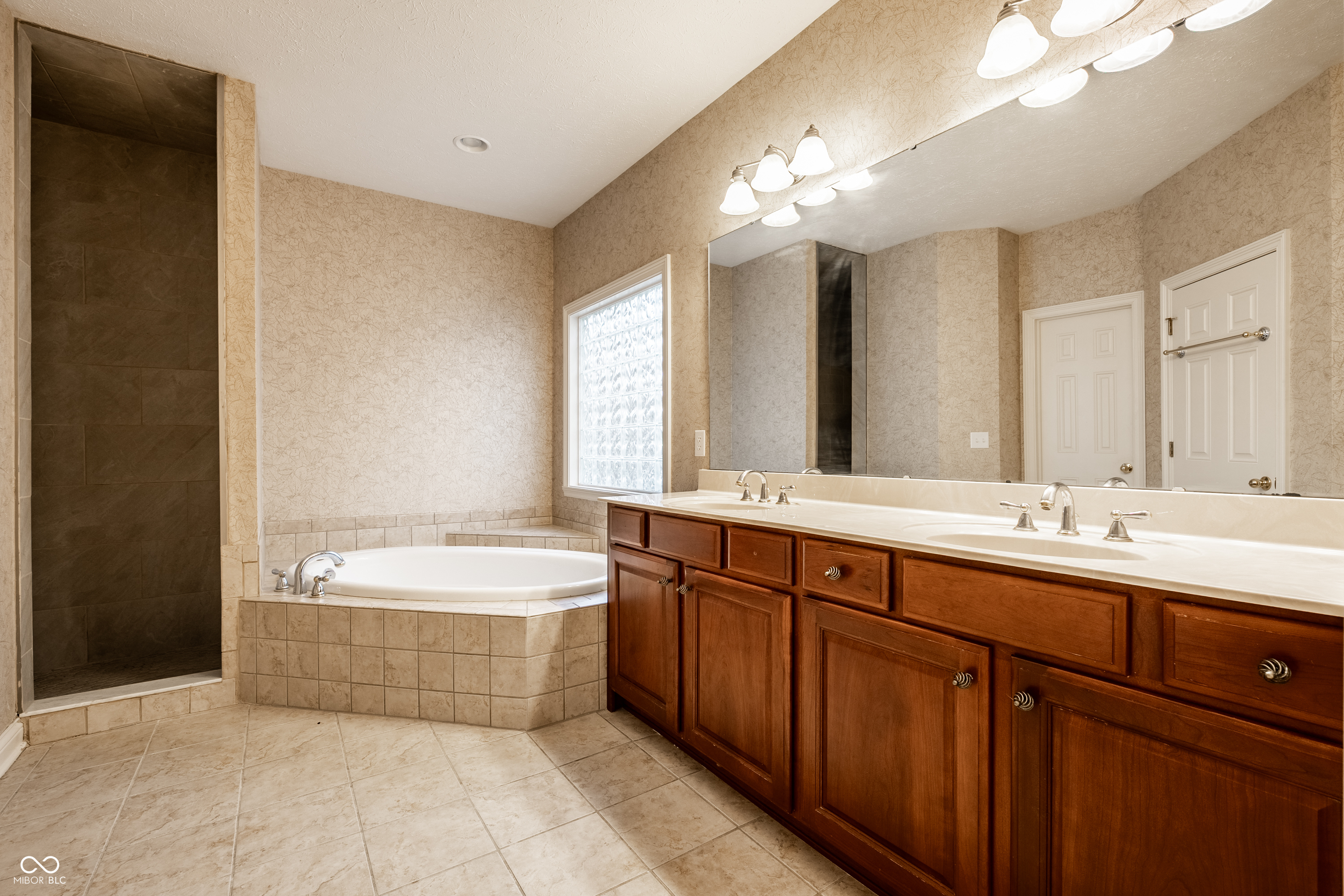 12985 Saxony Boulevard Fishers, IN 46037 - Photo 14 of 28