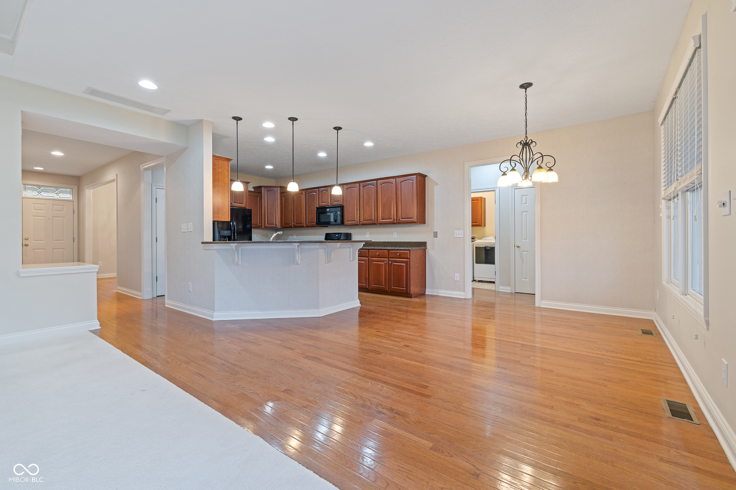 12985 Saxony Boulevard Fishers, IN 46037 - Photo 4 of 28