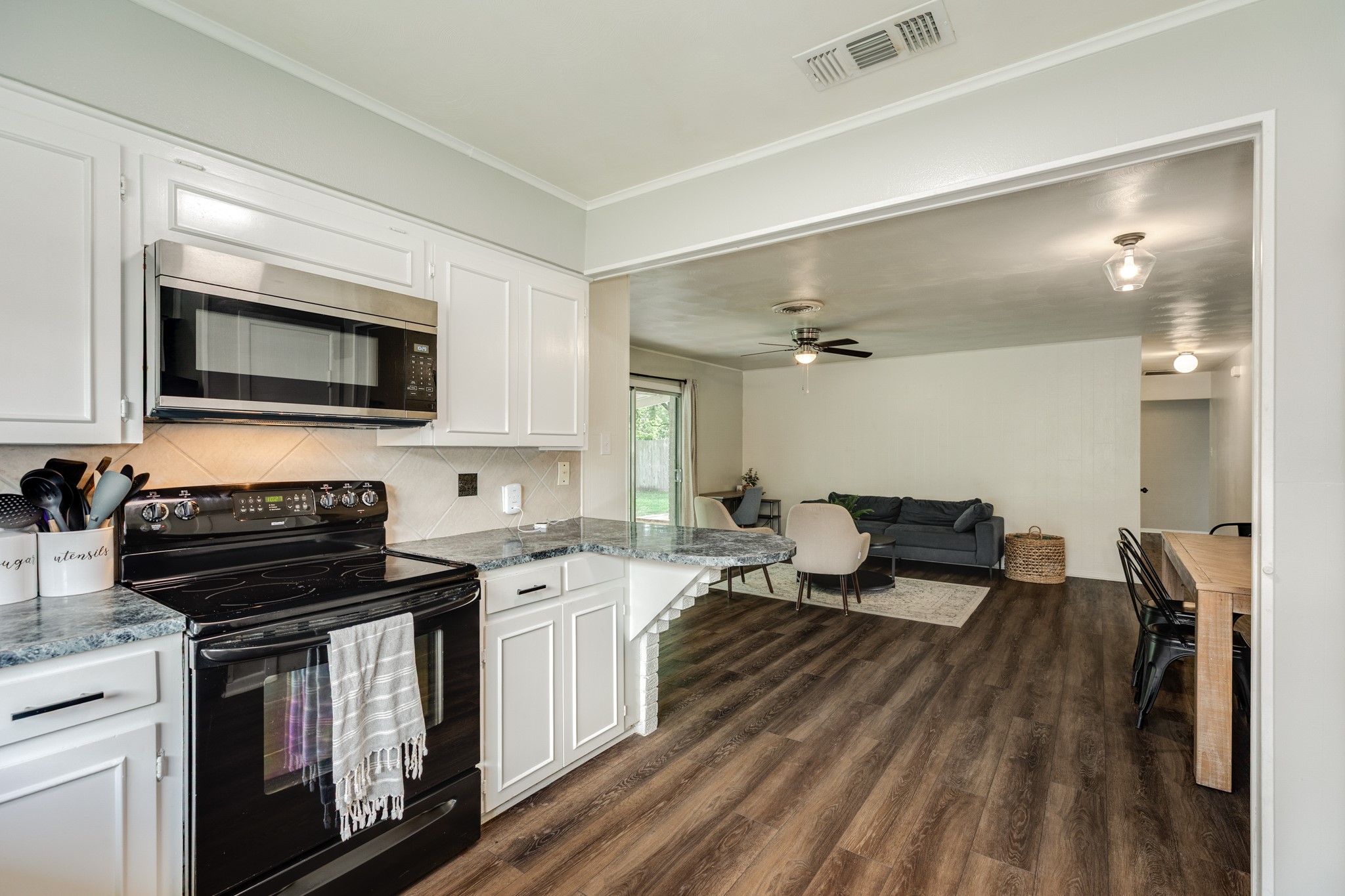 621 Southside Drive Angleton, TX 77515 - Photo 8 of 25