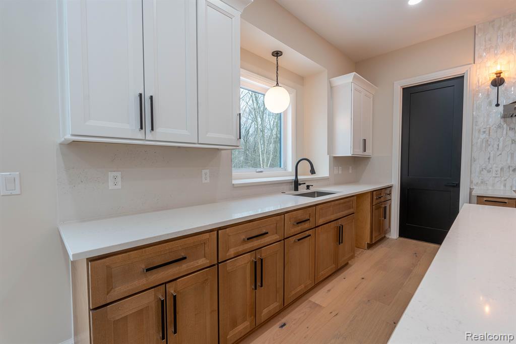 9033 Deerwood Road Clarkston, MI 48348 - Photo 11 of 56 Gallery Image 11