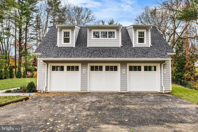 a front view of house with yard