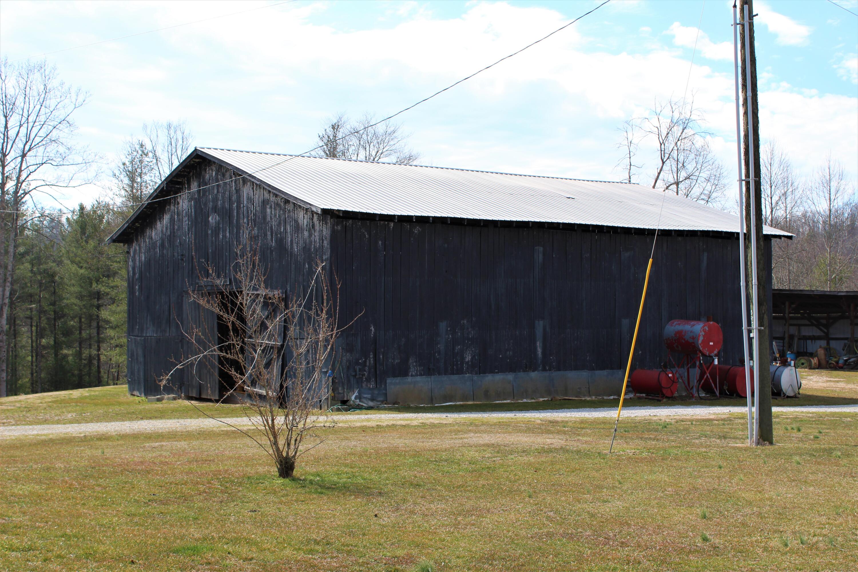 1245 North Shady Lane Road Campton, KY 41301 - Photo 23 of 96 024 the main barn just south of the home