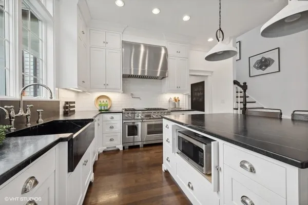 $1,995,000 | 383 West County Line Road, Barrington Hills, IL 60010