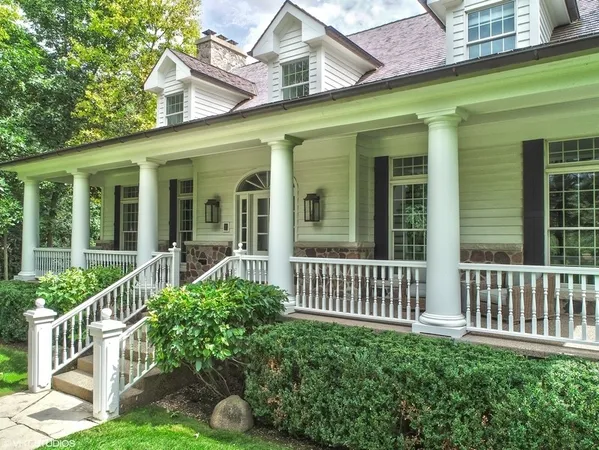 $1,995,000 | 383 West County Line Road, Barrington Hills, IL 60010