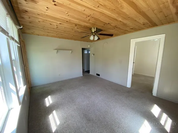$1,735 | 2 West 4th Street, West Jefferson, NC 28694