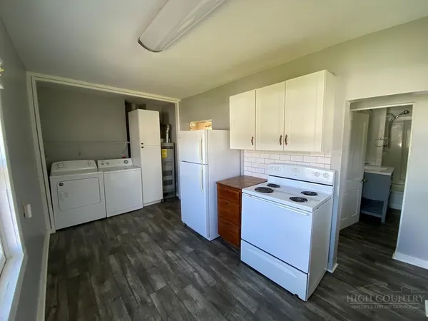 $1,735 | 2 West 4th Street, West Jefferson, NC 28694