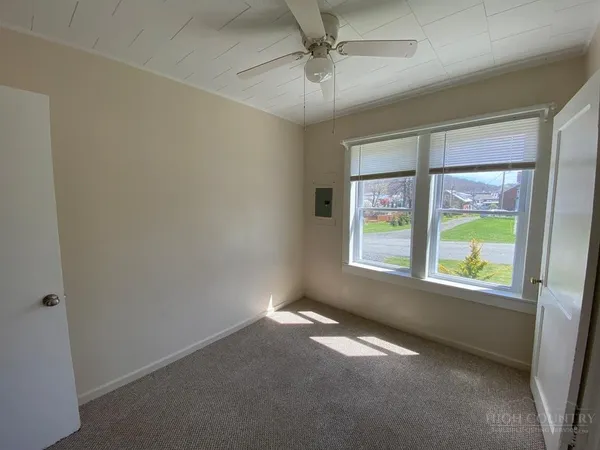 $1,735 | 2 West 4th Street, West Jefferson, NC 28694