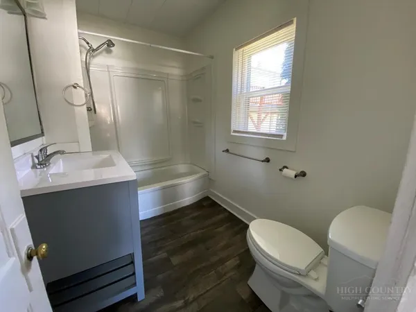 $1,735 | 2 West 4th Street, West Jefferson, NC 28694