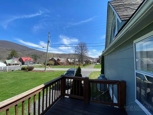 $1,735 | 2 West 4th Street, West Jefferson, NC 28694