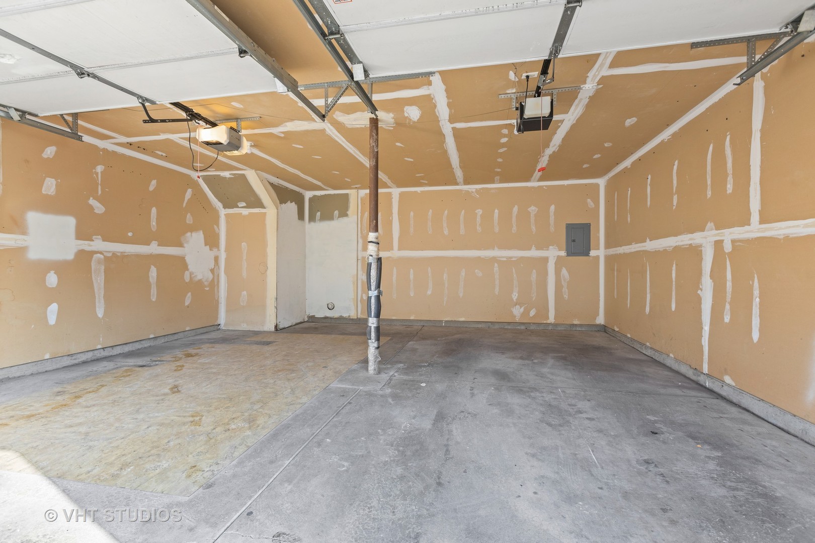 112 Gershwin Court, Unit 112 Wheaton, IL 60189 - Photo 59 of 60 a view of a garage