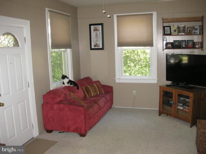 135 Barrett Road Willow Grove, PA 19090 - Photo 4 of 19 Living Room