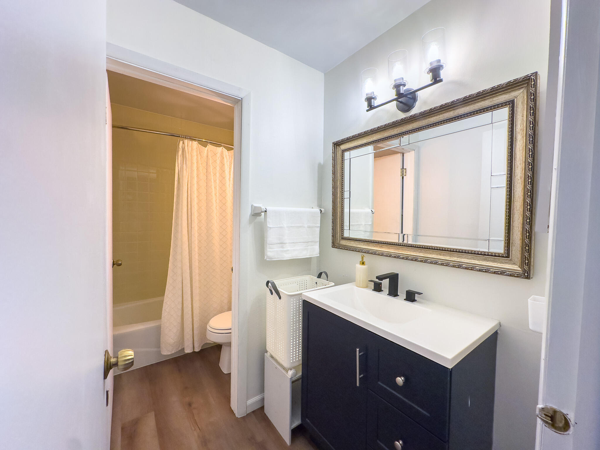2300 Good Hope Road, Unit 339 Glendale, WI 53209 - Photo 22 of 39 Guest Bath