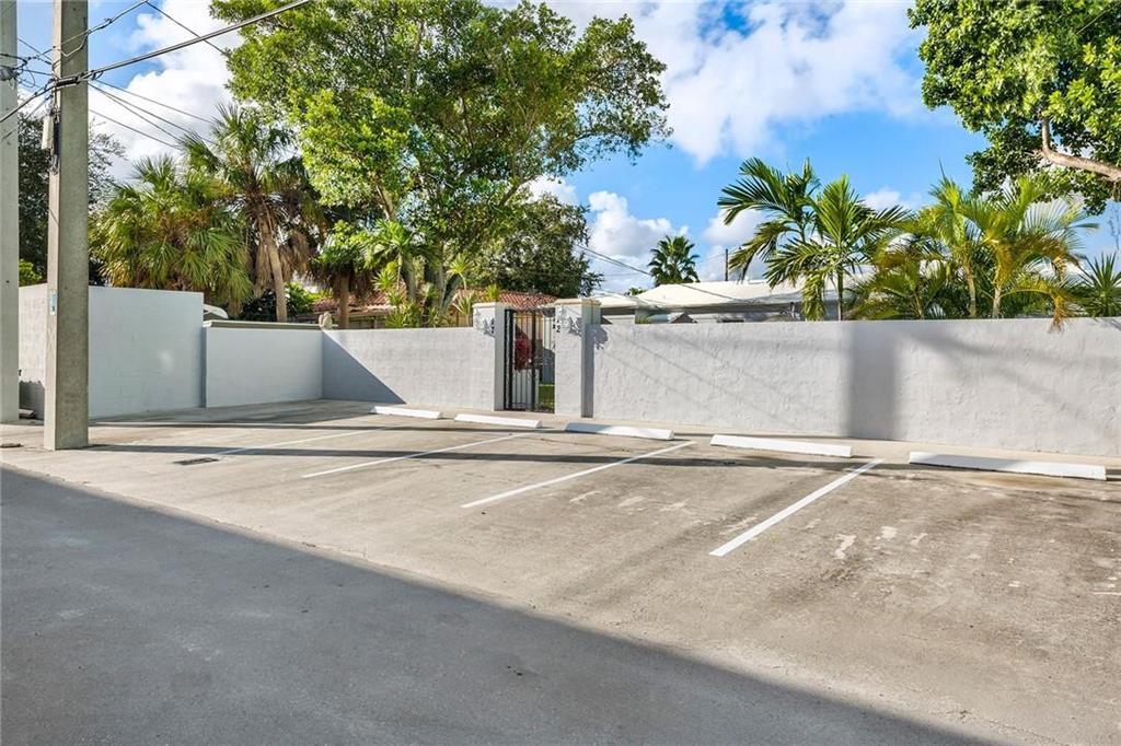 1712 Pierce Street, Unit 2 Hollywood, FL 33020 - Photo 12 of 13 14