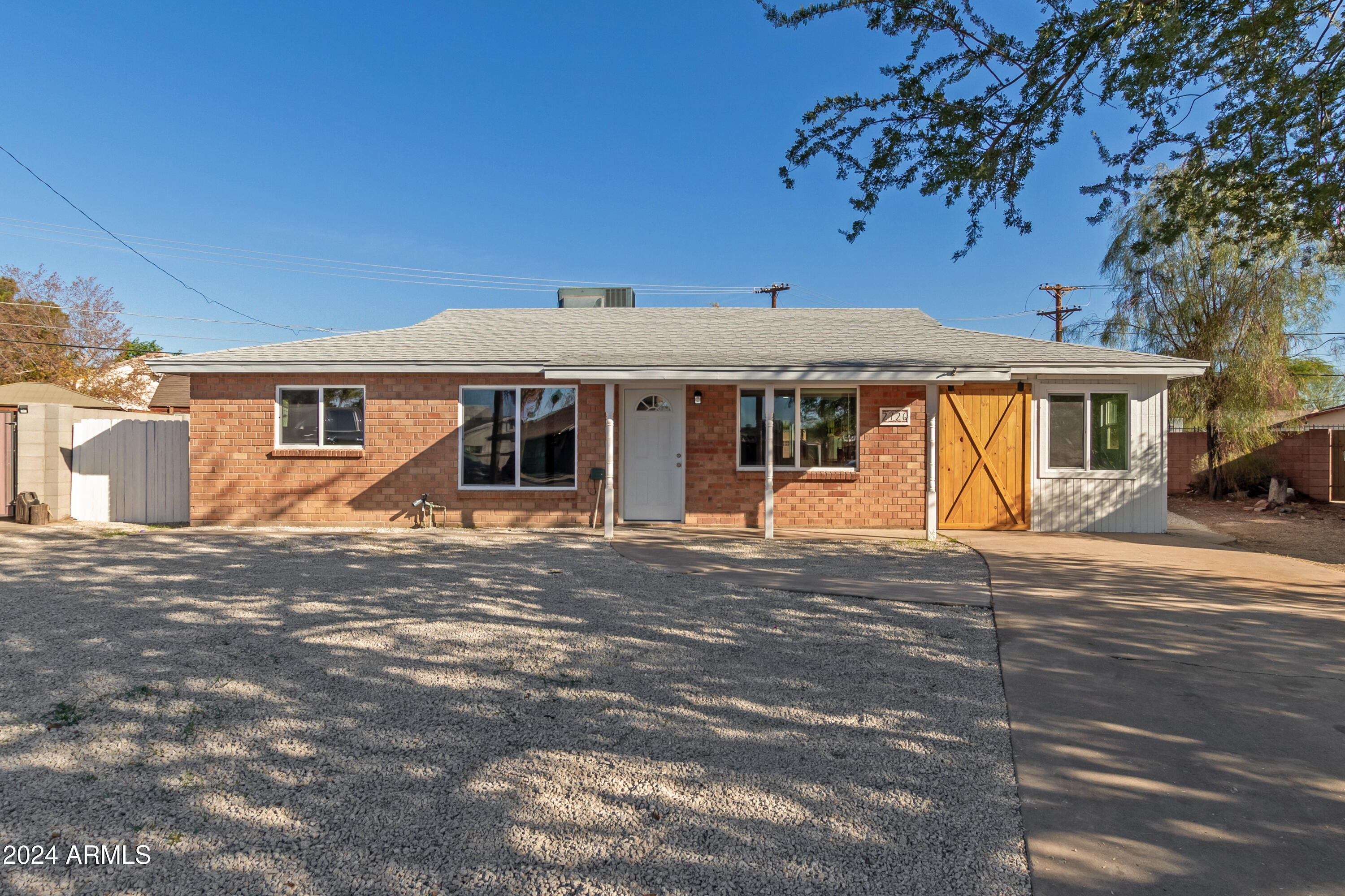 2726 West Lawrence Road Phoenix, AZ 85017 - Photo 51 of 52 Front View