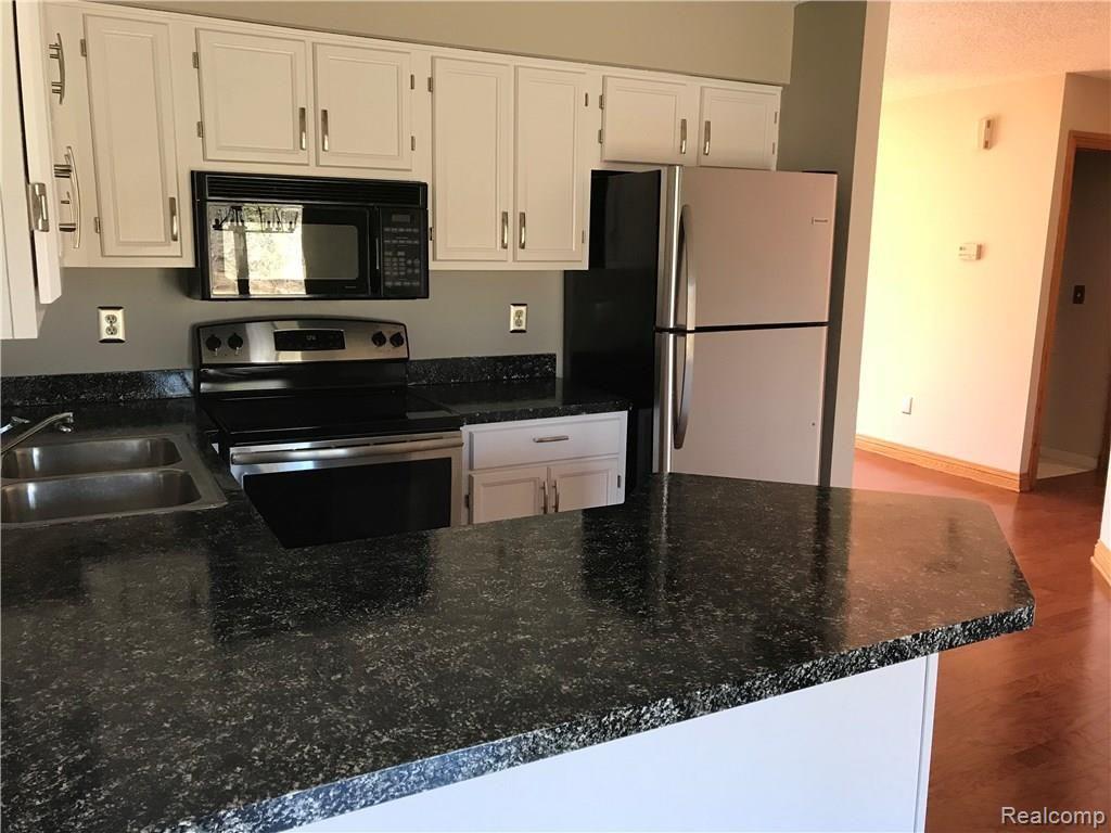 2367 Rochelle Park Drive, Unit 140 Rochester Hills, MI 48309 - Photo 7 of 26 Gallery Image 7