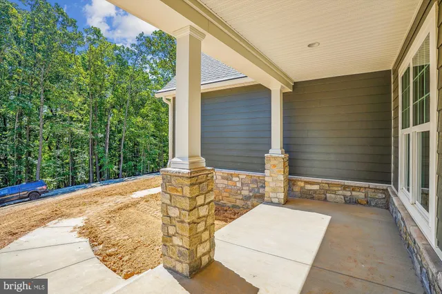 a view of house with backyard