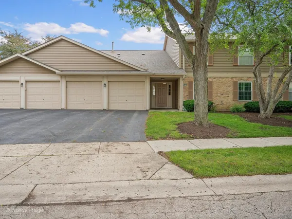 $220,000 | 1104 Canterbury Court, Unit D, Elgin, IL 60120