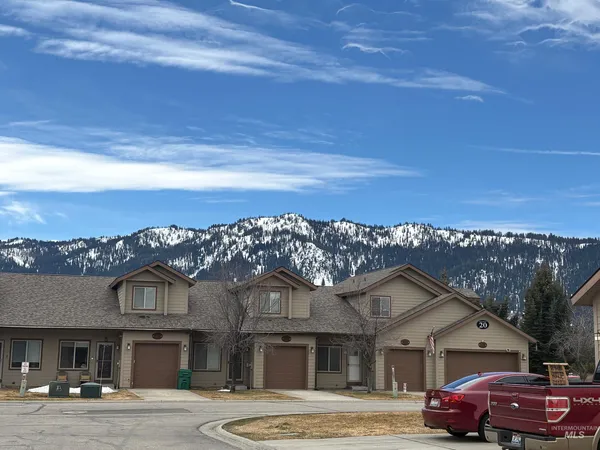 $370,000 | 24 Mangum Circle, Unit 6, Donnelly, ID 83615