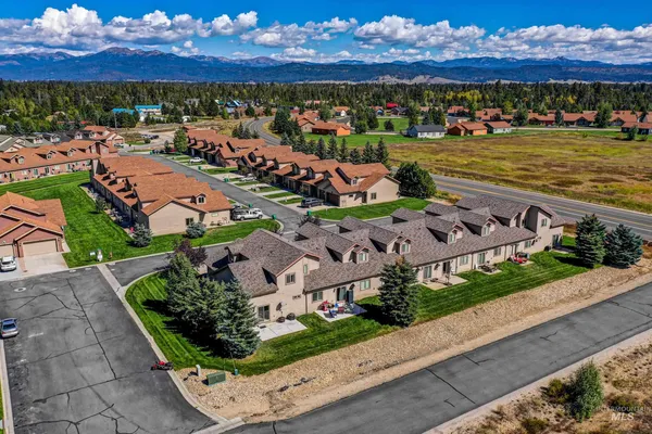 $370,000 | 24 Mangum Circle, Unit 6, Donnelly, ID 83615