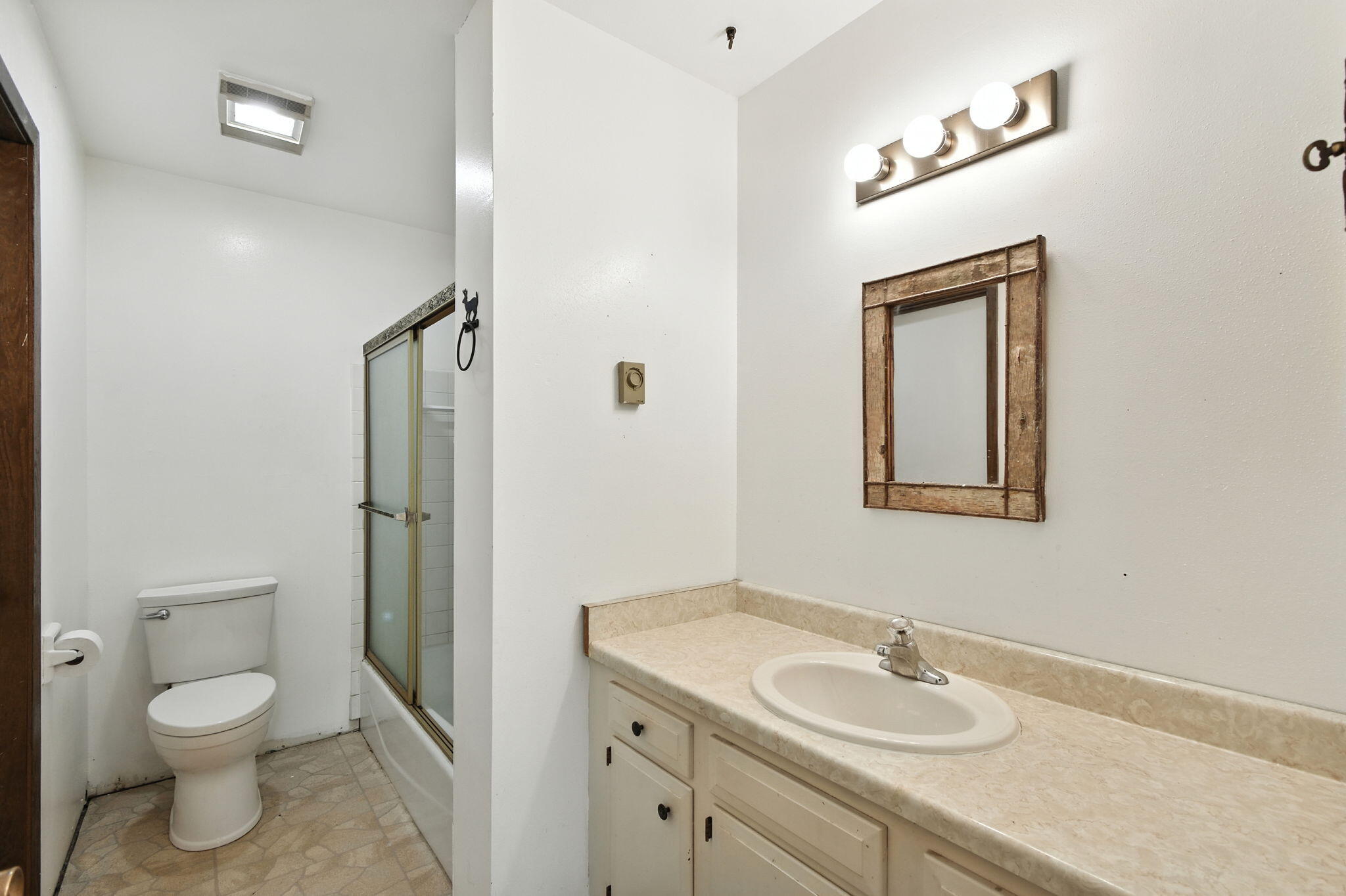 8657 North 73rd Street Milwaukee, WI 53223 - Photo 13 of 24 28-web-or-mls-IMG_0011 Veronica Barrett