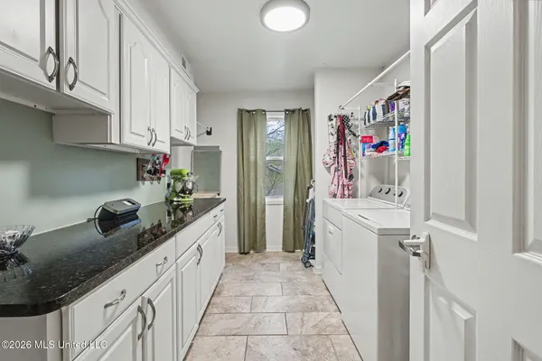 $305,000 | 1365 Jo Ann Drive, Southaven, MS 38671