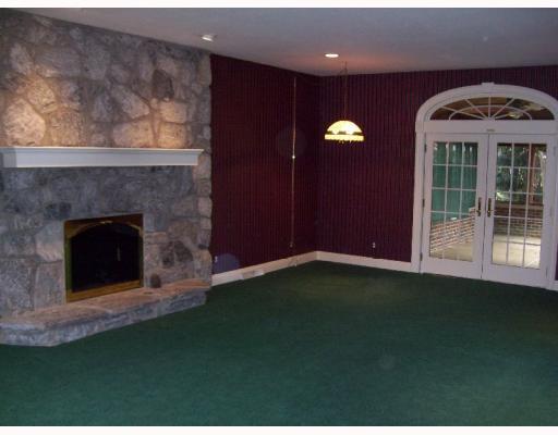 482 Stickle Road New Castle, PA 16101 - Photo 8 of 17 Living Room.