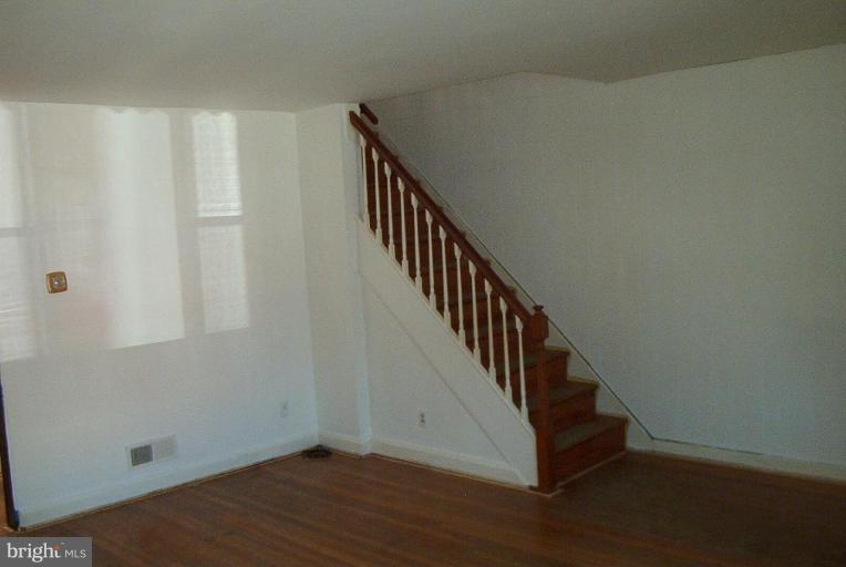 621 Middlesex Road Essex, MD 21221 - Photo 3 of 9 Living Room