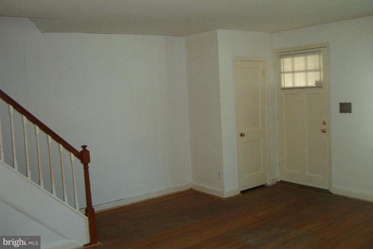 621 Middlesex Road Essex, MD 21221 - Photo 4 of 9 Living Room #2
