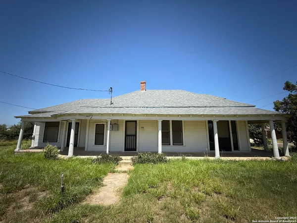 $110,000 | 306 North 10th Street, Carrizo Springs, TX 78834