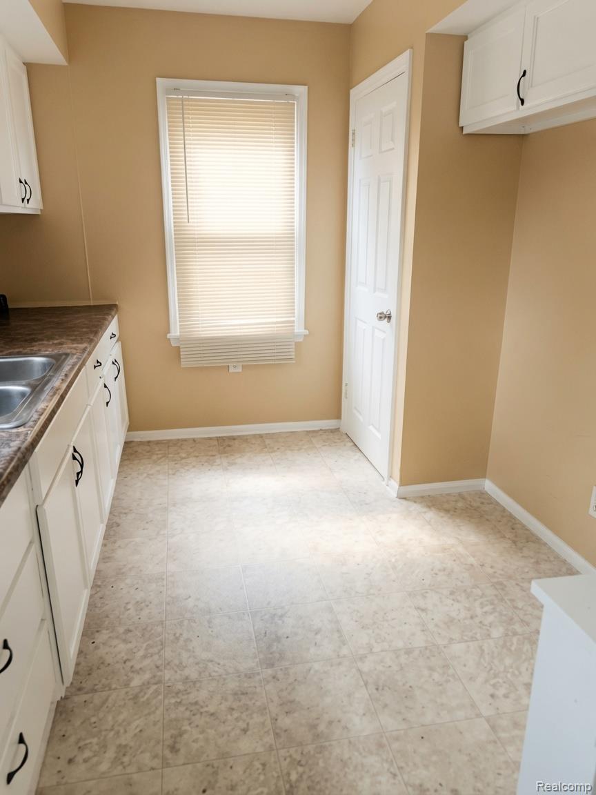 16069 Liberal Street Detroit, MI 48205 - Photo 4 of 9 KcU6V.jpg
