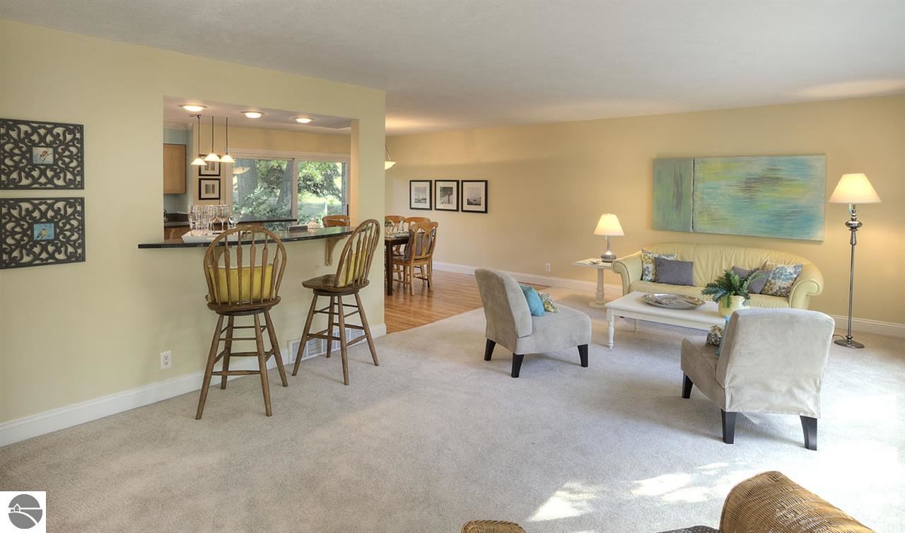 618 Bloomfield Road Traverse City, MI 49686 - Photo 8 of 32 1776517-7.JPG