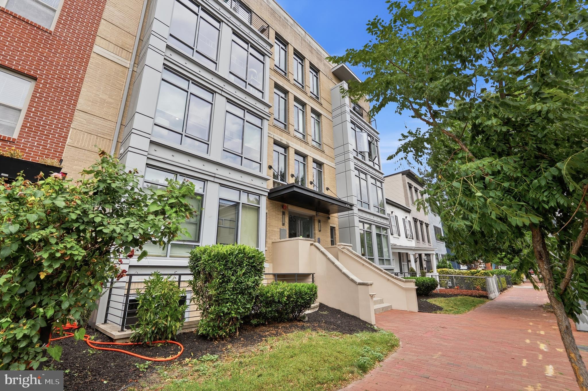 435 R Street Northwest, Unit 404 Washington, DC 20001 - Photo 3 of 36