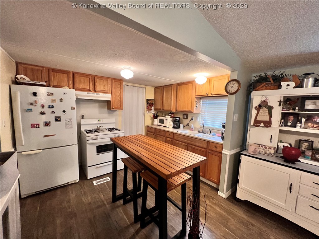320 Riverside Drive Madison, WV 25130 - Photo 4 of 16 Gallery Image 4