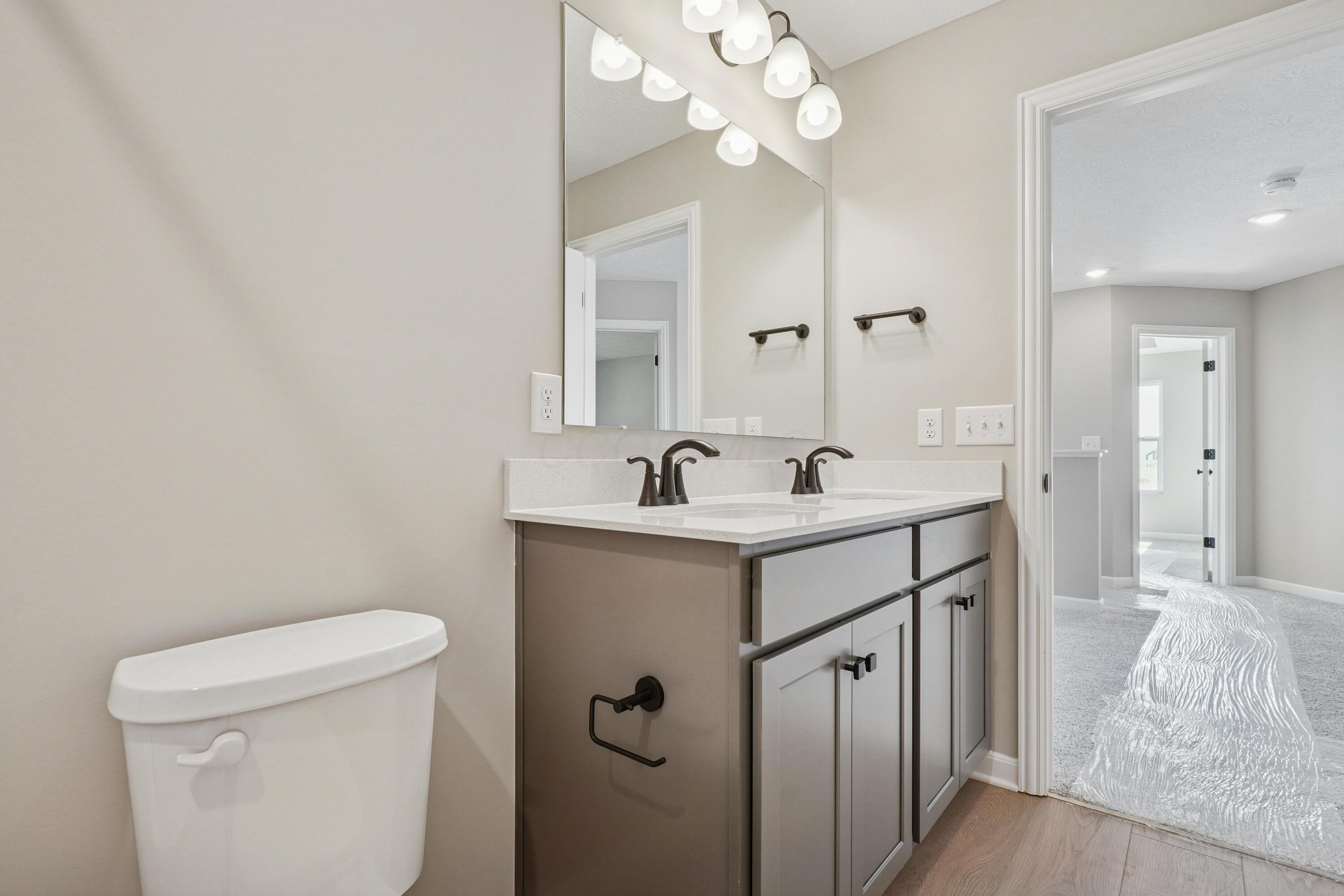 275 Olympic Loop Commercial Point, OH 43116 - Photo 29 of 51 Bathroom