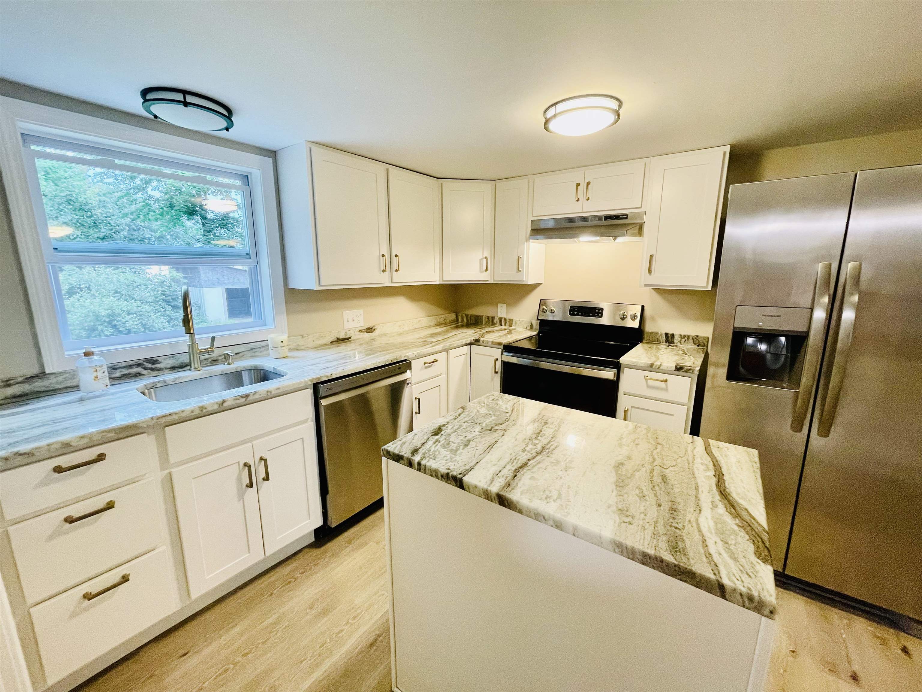 18 East Chamberlain Road Merrimack, NH 03054 - Photo 4 of 33