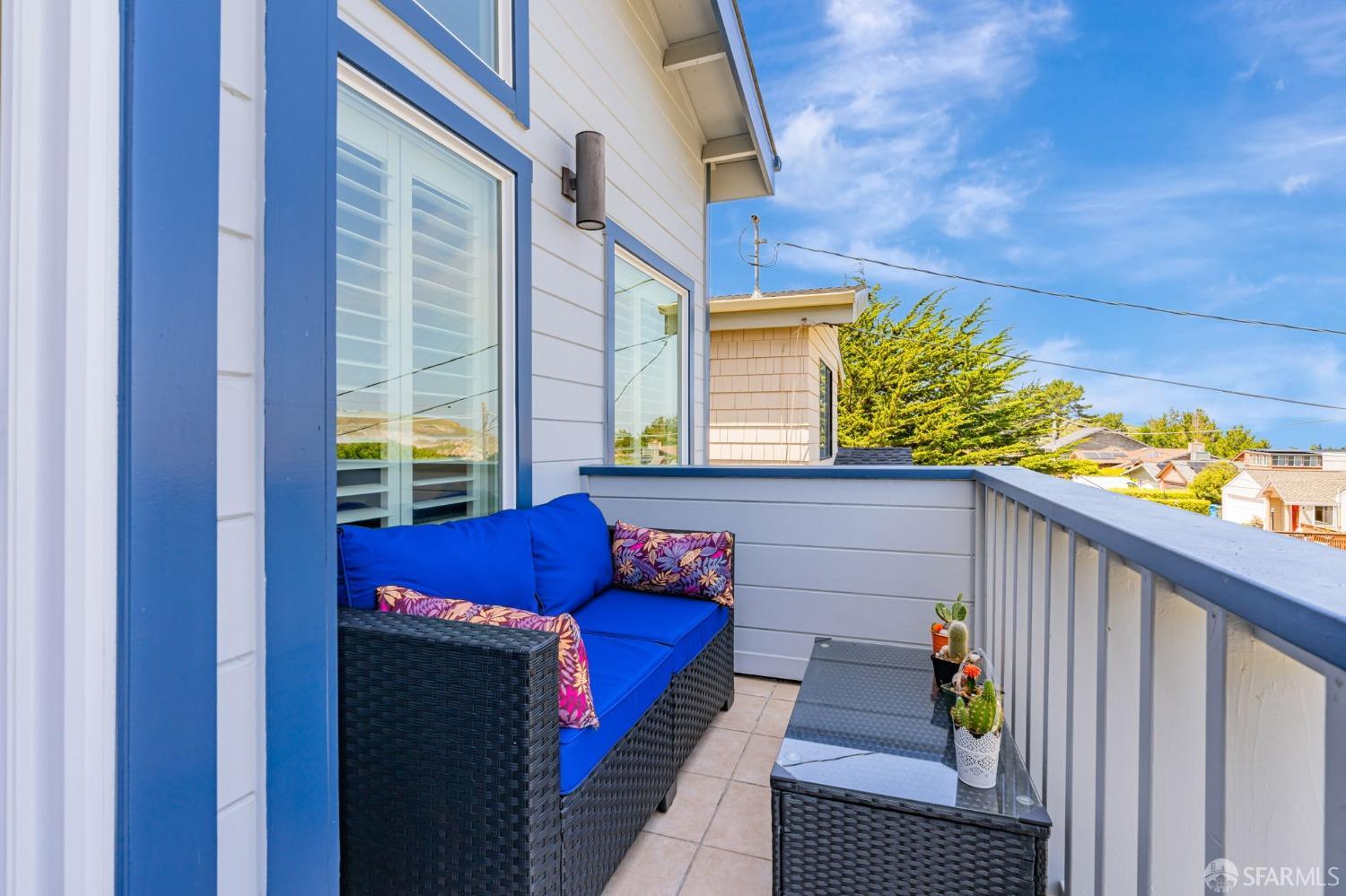 472 Copeland Street Pacifica, CA 94044 - Photo 23 of 31 a view of a bench in the balcony