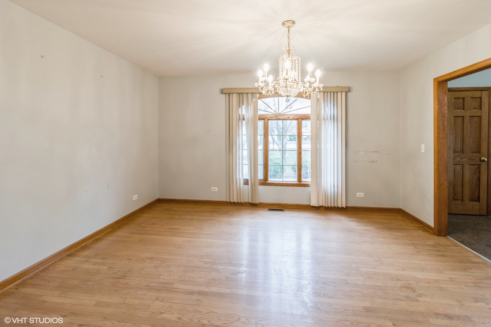 1329 South Roselle Road Schaumburg, IL 60193 - Photo 5 of 36 Gallery Image 5