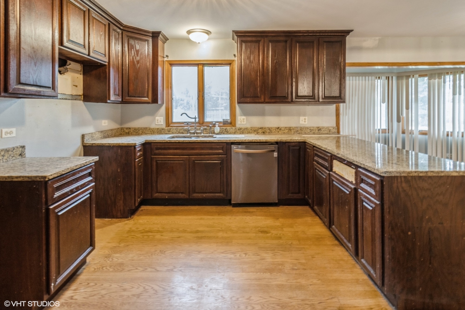 1329 South Roselle Road Schaumburg, IL 60193 - Photo 6 of 36 Gallery Image 6