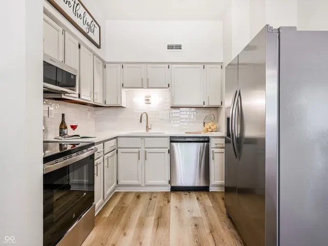 $309,900 | 8060 Castle Farms Court, Indianapolis, IN 46256