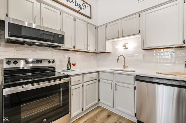 $309,900 | 8060 Castle Farms Court, Indianapolis, IN 46256