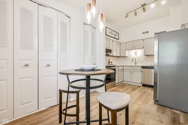 $309,900 | 8060 Castle Farms Court, Indianapolis, IN 46256