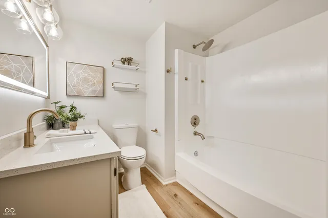 $309,900 | 8060 Castle Farms Court, Indianapolis, IN 46256