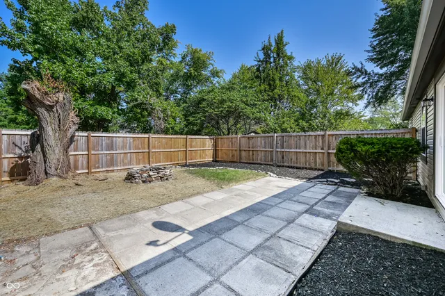 $309,900 | 8060 Castle Farms Court, Indianapolis, IN 46256