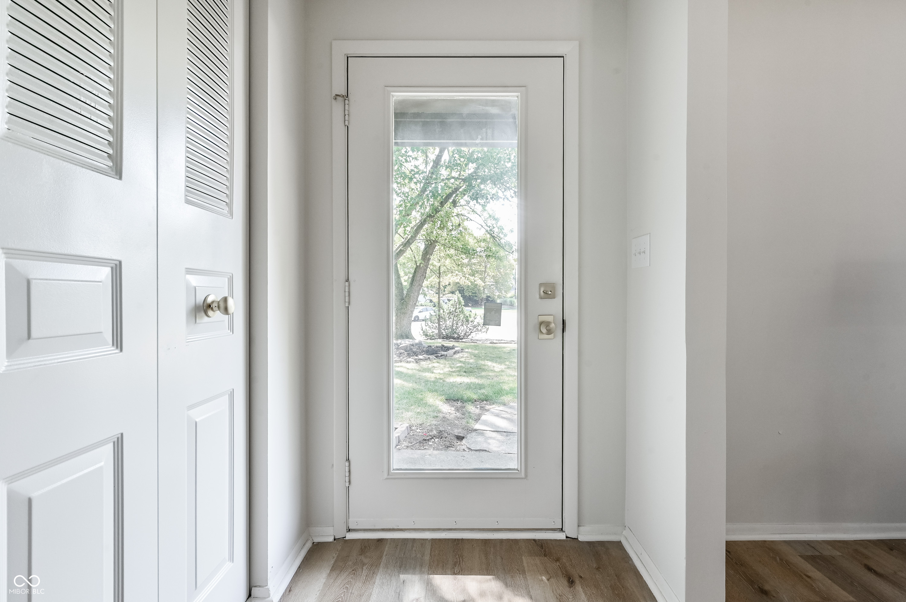 8060 Castle Farms Court Indianapolis, IN 46256 - Photo 5 of 38