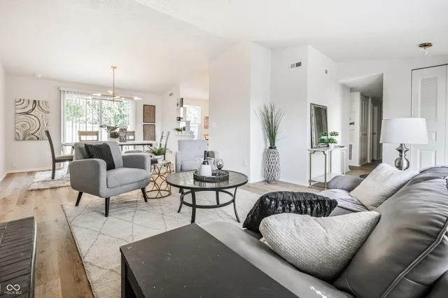 $309,900 | 8060 Castle Farms Court, Indianapolis, IN 46256