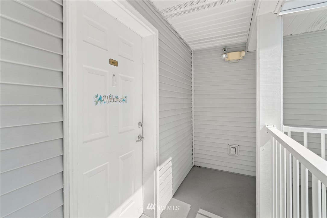 2522 Rucker Avenue, Unit 407 Everett, WA 98201 - Photo 22 of 30 a view of an empty walk in closet